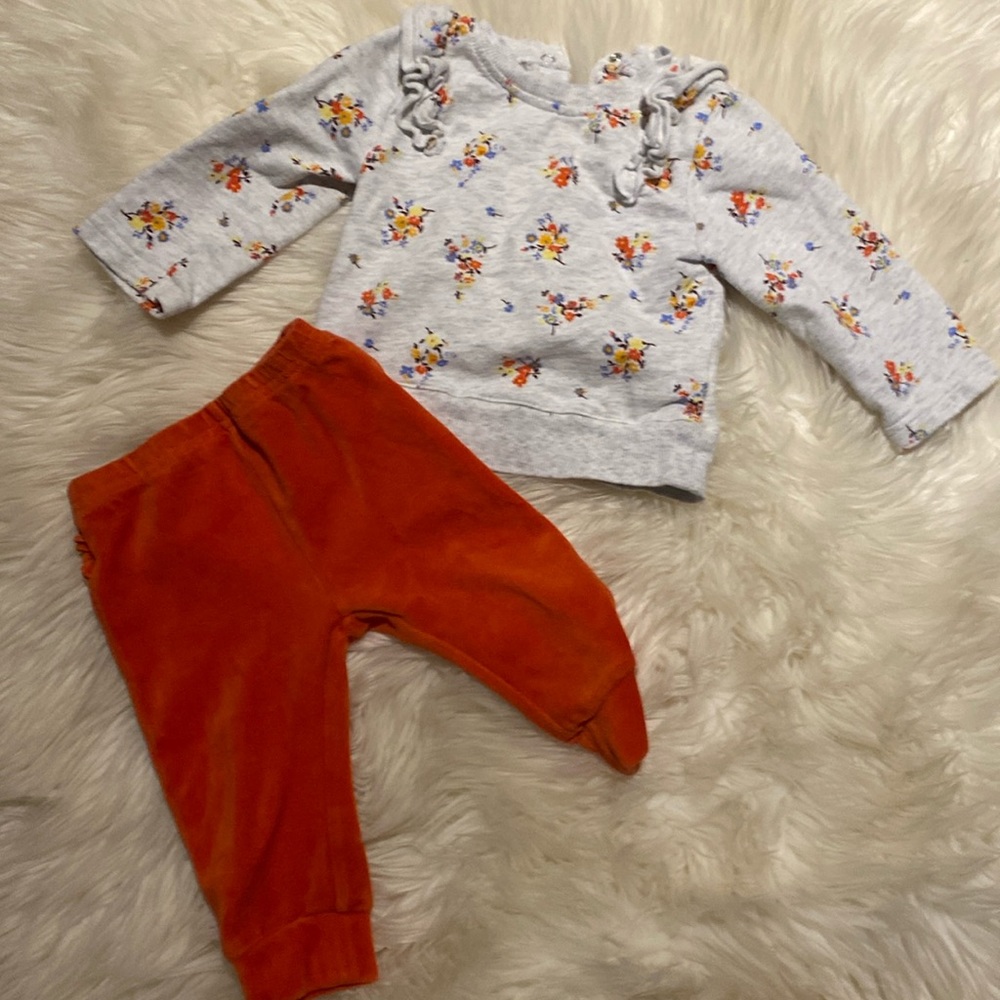 3/25$ Laura Ashley Baby 2 piece set Floral Shirt and Orange pants Size12 mos